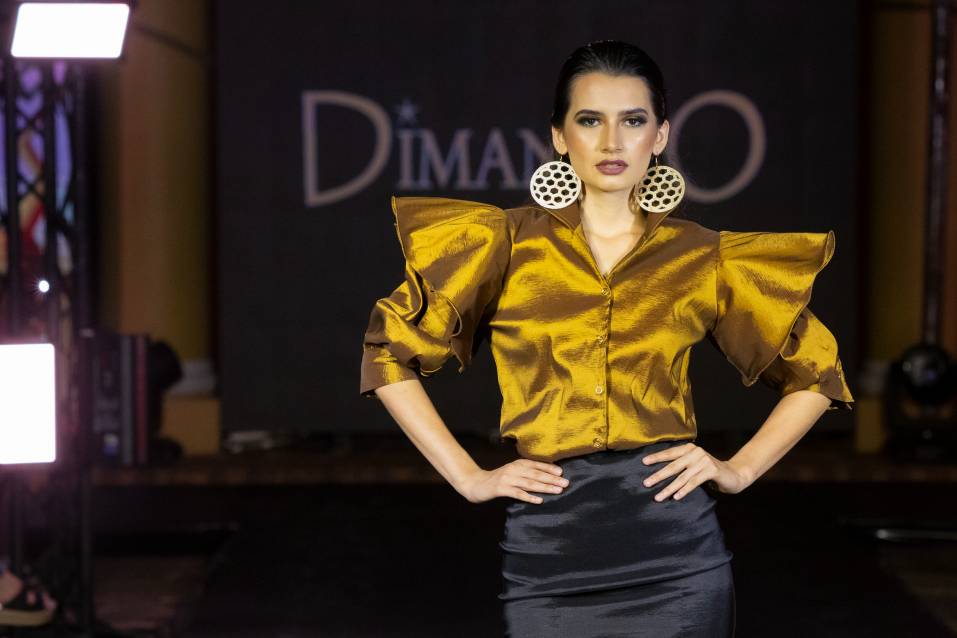 BLUSA QUEEN BEE Tafeta